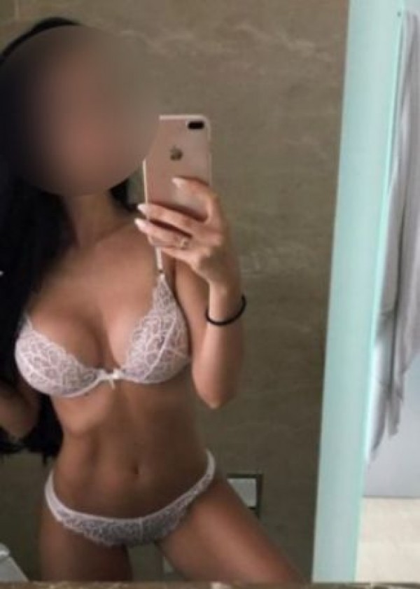 escorts Northern Territory: HELLO HANDSOME I AM VERY CLEAN BUSTY WITH BIG TITS TO LOVE